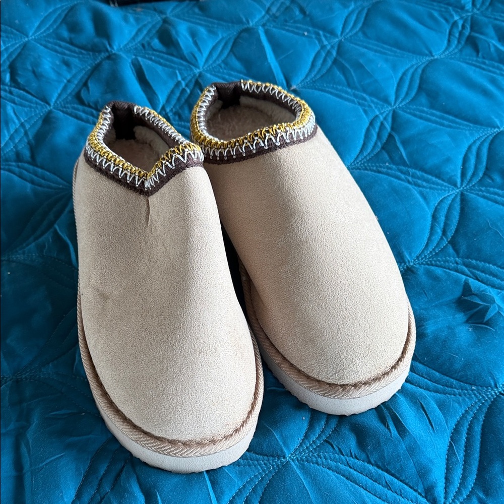 SHEIN Beige Cozy Slip-On Faux Suede Slippers